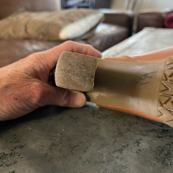 Vintage 1990’s Amanda Smith Cognac Leather High Heel Clogs in a size 9 - Picture 5 of 8